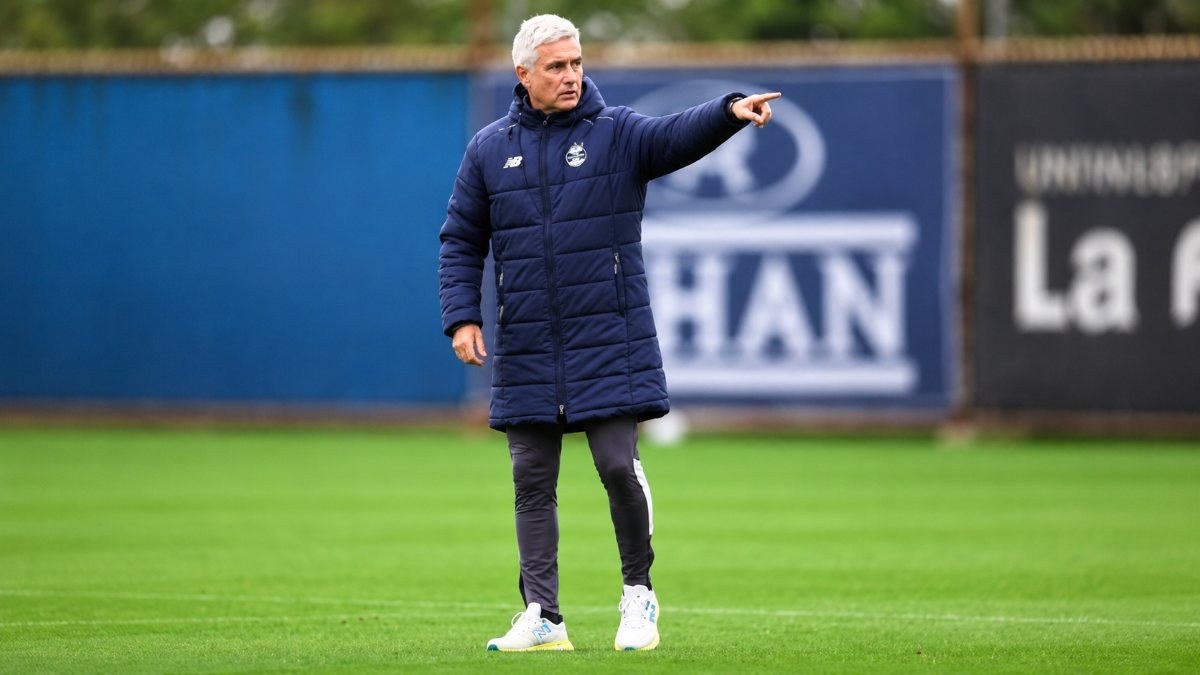 Desfalque inesperado: Grêmio encara altitude sem o técnico Luís Castro