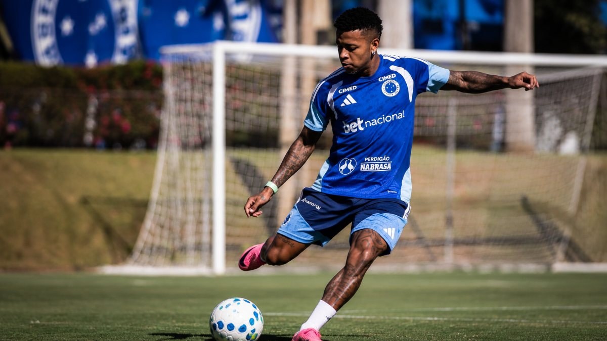 Keny Arroyo volta aos treinos no Cruzeiro e gera expectativa