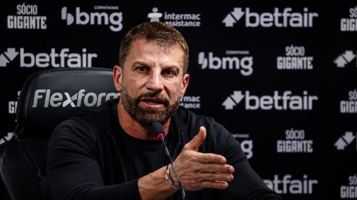 Vasco intensifica busca por zagueiro e monitora situação de Rodrigo Becão