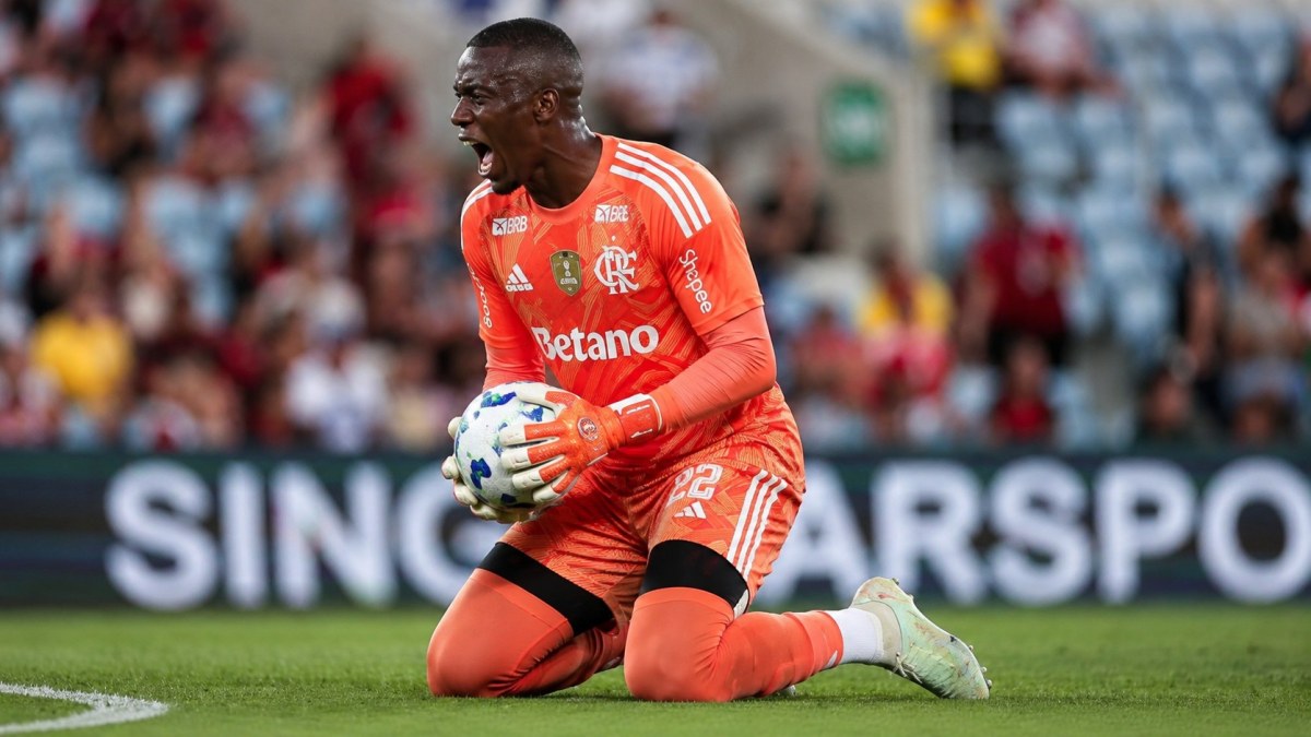 Flamengo trava investida inglesa por goleiro reserva