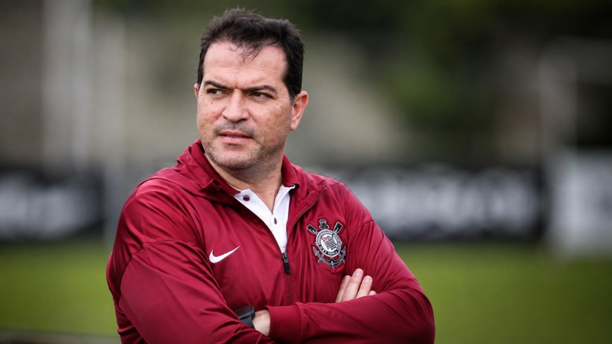 Corinthians tenta contratação de zagueiro do Grêmio e recebe resposta
