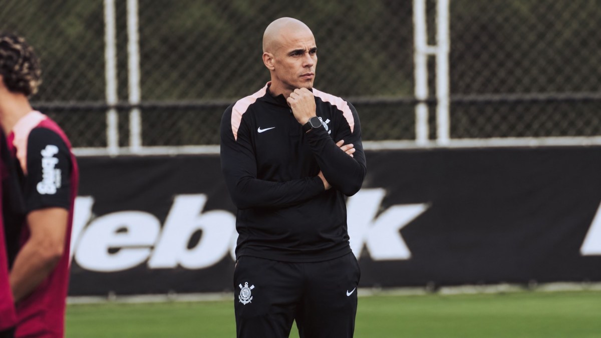 Corinthians mantém estrutura e entrega nova missão a Júlio César