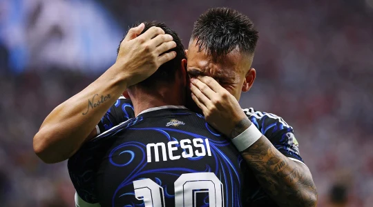 Argentina reage no momento decisivo e deixa rival histórico pelo caminho