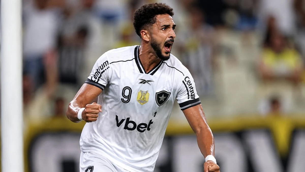 Botafogo define destino de atacante e agita mercado internacional